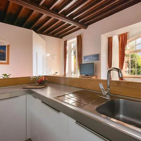 Апартаменты Sleeps 6 *