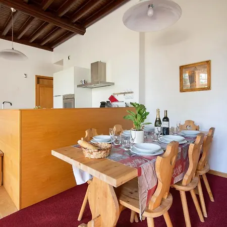 Sleeps 6 Апартаменты *