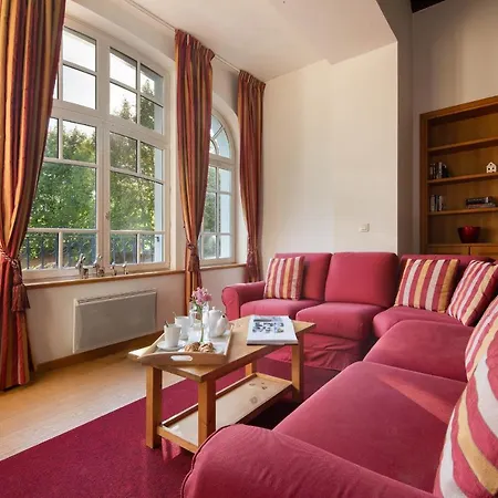Sleeps 6 *